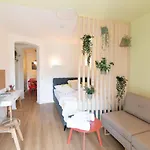 Peter Apartments- Mit Eigenem Eingang I 30qm I Zentrale Lage I Bad I Kueche I Terrasse I Tv * 풀다