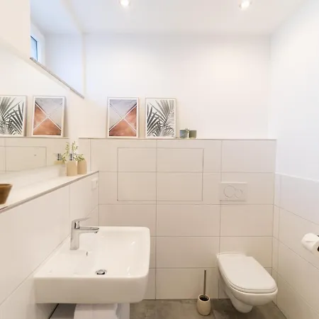 Peter Apartments- Mit Eigenem Eingang I 30qm I Zentrale Lage I Bad I Kueche I Terrasse I Tv Appartamento Fulda