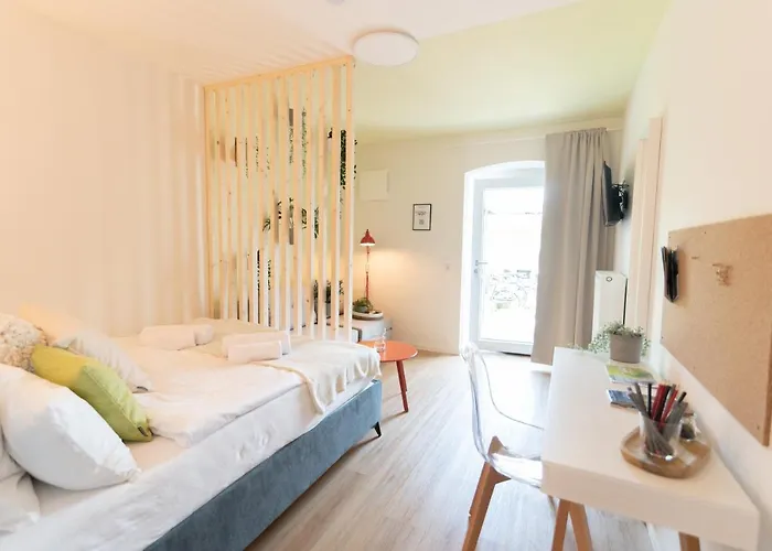 Peter Apartments- Mit Eigenem Eingang I 30qm I Zentrale Lage I Bad I Kueche I Terrasse I Tv Appartement