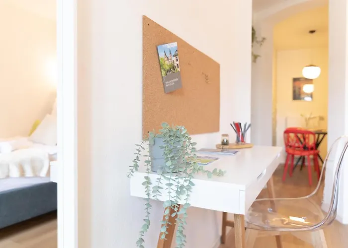 Peter Apartments- Mit Eigenem Eingang I 30qm I Zentrale Lage I Bad I Kueche I Terrasse I Tv